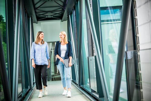 AVT 2 Mitarbeiterinnen A1210829 4C