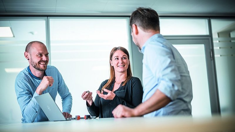 Feedback discussions In a global company, feedback and positioning are important for every employee.
